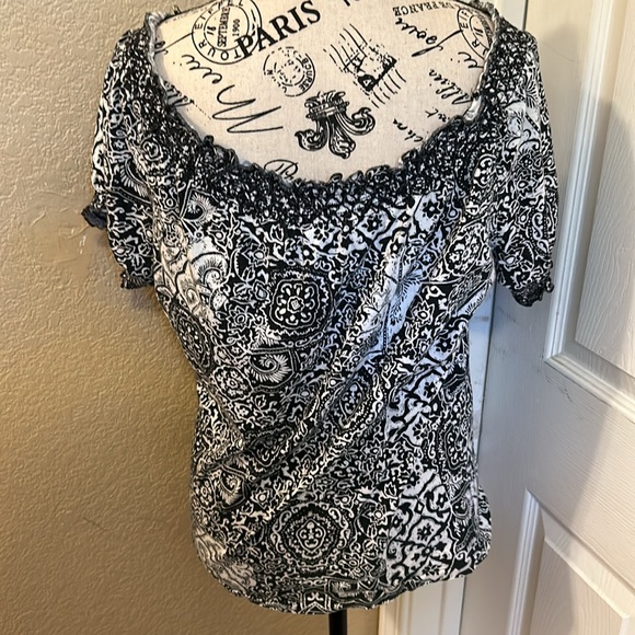 Lauren green label off the shoulder paisley tshirt - Picture 2 of 6